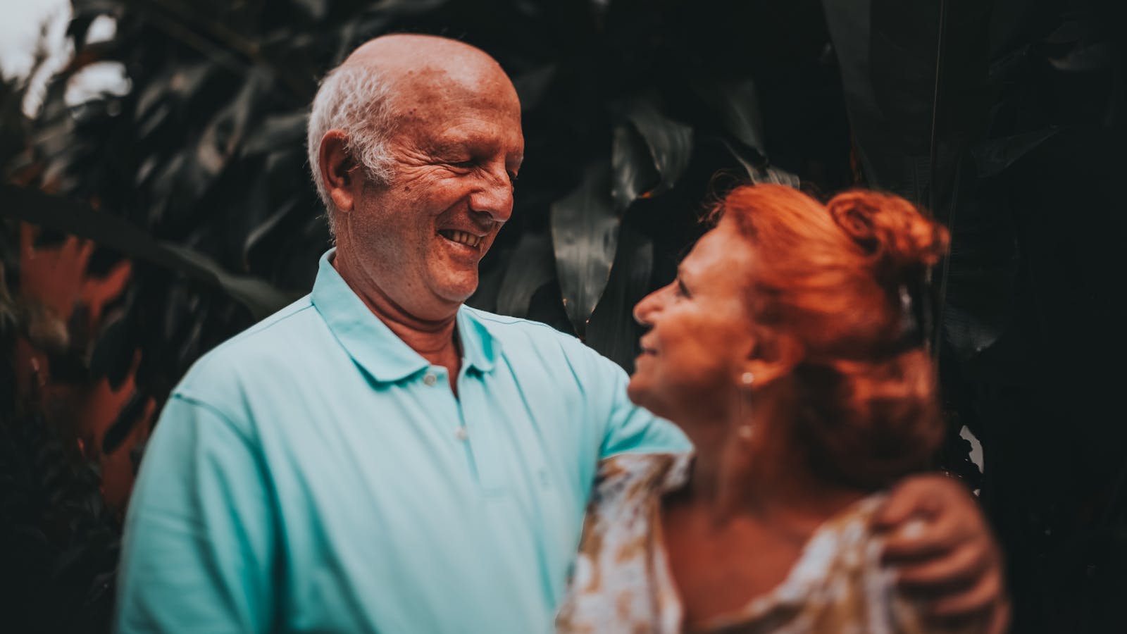 Florida couple over 65 reviewing Medicare Advantage and Medigap options at home with a bilingual insurance agent