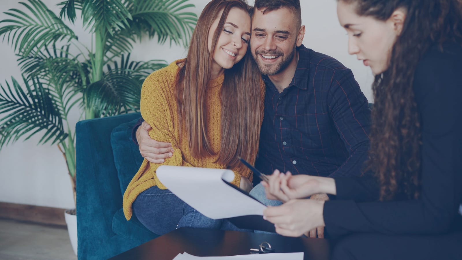 Florida couple reviewing 2027 Marketplace plan options with a licensed independent insurance agent